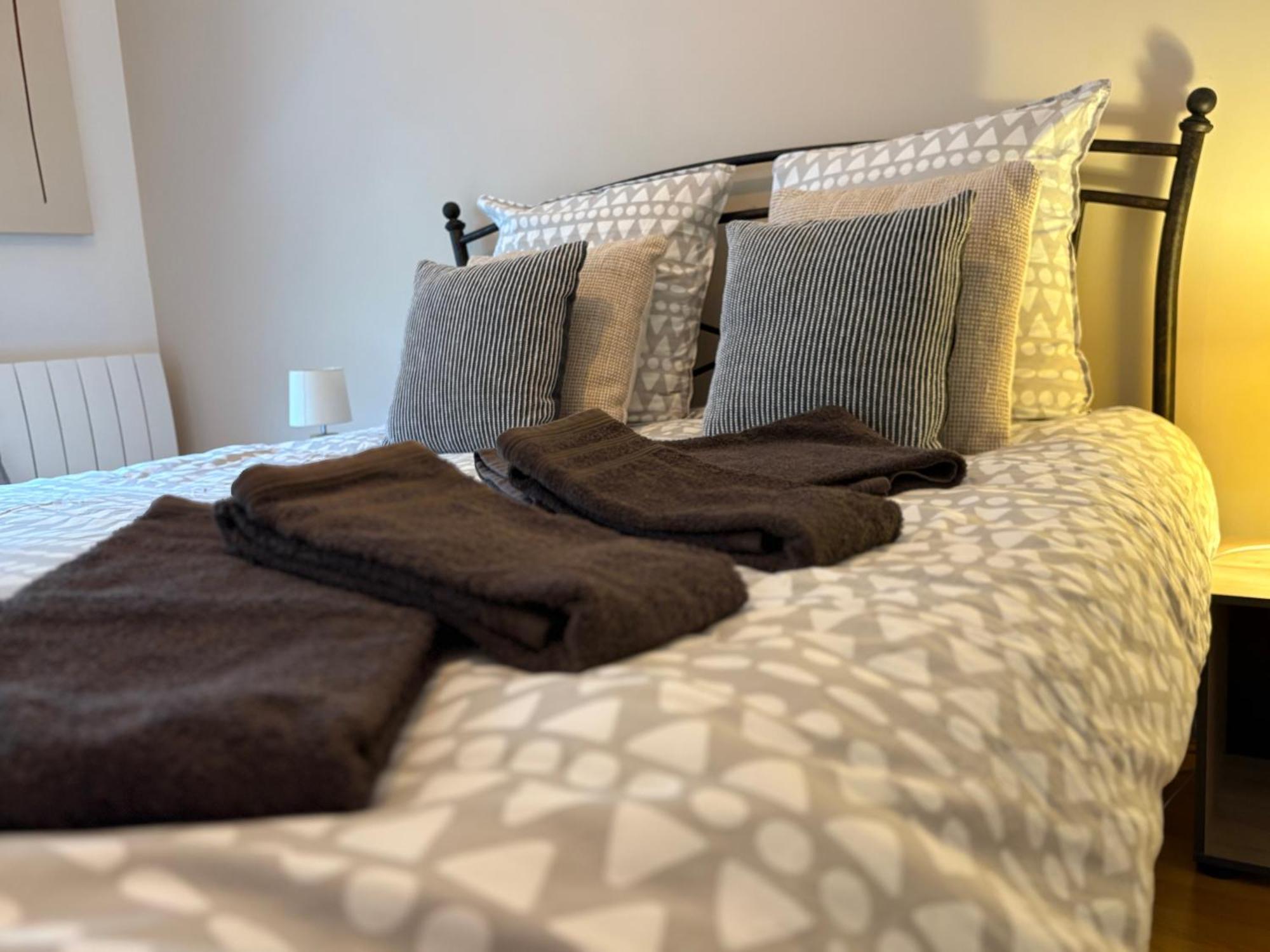 Parking Prive Gratuit, Balcon, 2 Chambres 클레르몽페랑 외부 사진