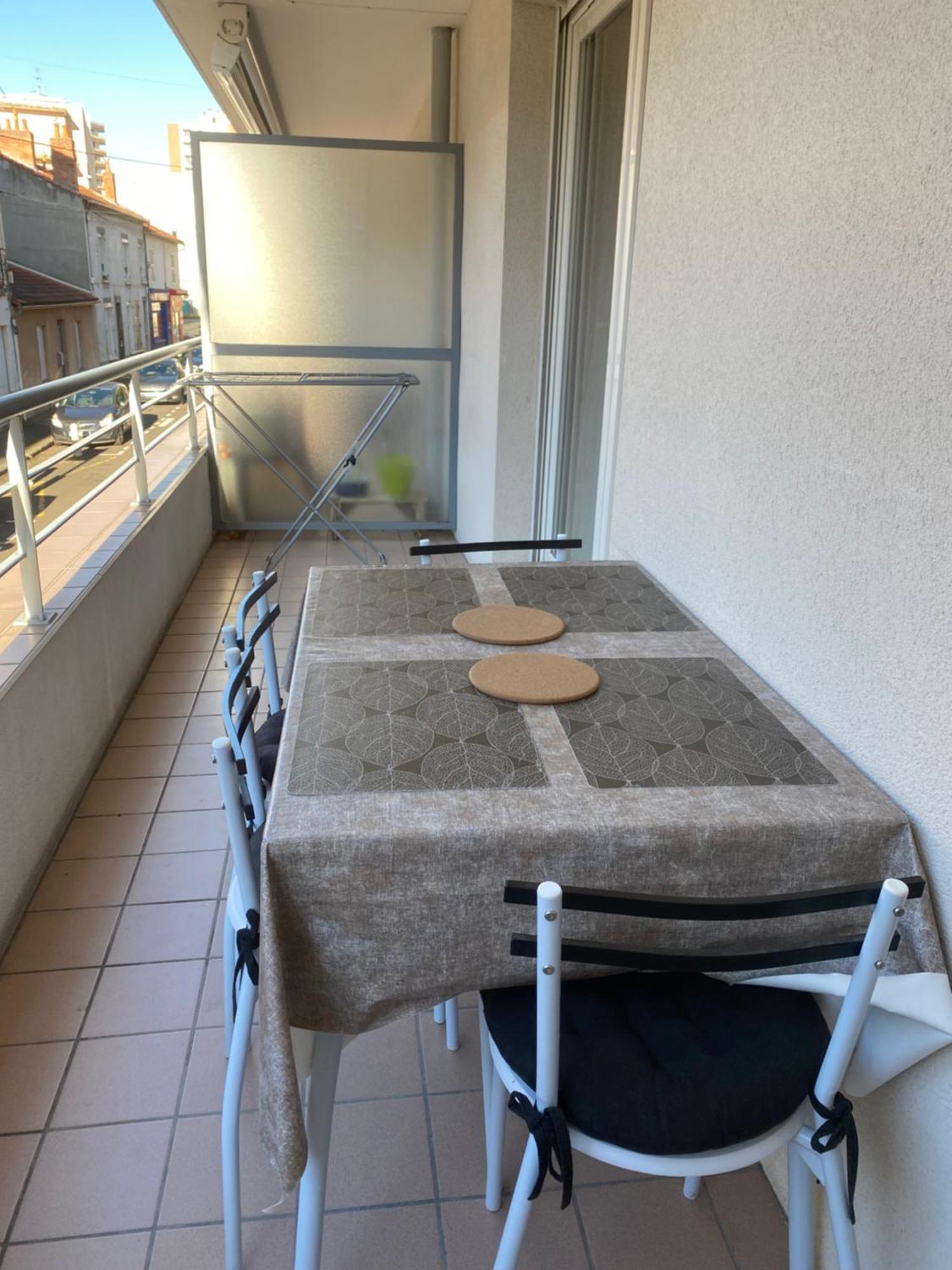 Parking Prive Gratuit, Balcon, 2 Chambres 클레르몽페랑 외부 사진